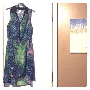 Cover bright printed shirt with black collar